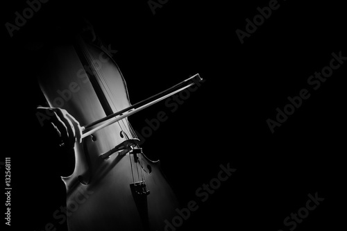 Fotografía Cello player cellist hands with bow