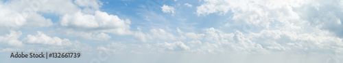 Fotografía Panorama of white cloud and blue sky in morning