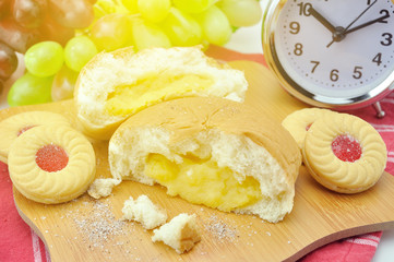 Custard cream bun with strawberry cookies jam and fruit for peop