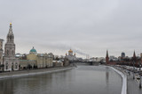 Fototapeta Londyn - View at the Moscow center with the Kremlin wall, Moskva river and the Cathedral of Christ the Saviour, Russia