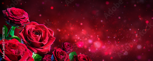 valentine-card-bouquet-of-red-roses-on-shiny-background