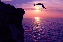 Asian Girls Jump From A Cliff Into The Sea Episode Sunset,Somersault To The Ocean 