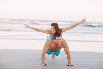 Poster - beautiful couple on the beach