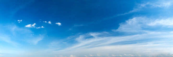 Wall Mural - Panoramic sky with cloud on a sunny day.