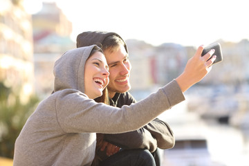 Poster - Couple of teens taking a selfie outdoors