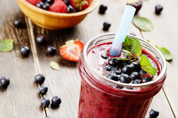 Wall Mural - Blueberry and strawberry healthy smoothie