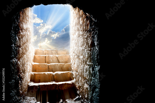 Cuadros en Lienzo Easter resurrection background, with empty stone tomb and light rays from the cl