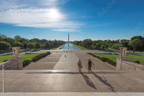 Photographie Bright sunrise at dawn reflects Washington Monument in new reflecting pool by Lincoln Memorial