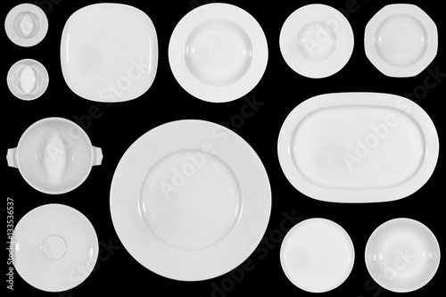 Fotografía Variety of white plates of different sizes and shapes on black background direct