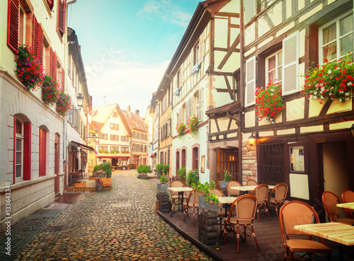 petite-france-petit-sredniowieczny-okreg-w-strasburgu-alzacja