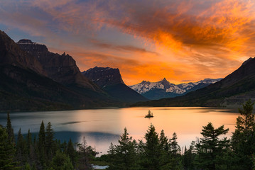 St. Mary Lake and wild goose island in Glacier national park