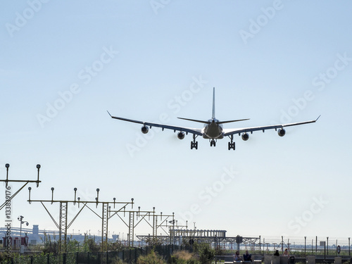 Plakat Samolotowy lądowanie przy El Prat lotniskiem w Barcelona, ​​Hiszpania