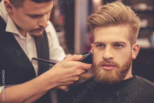 Fototapeta do kuchni At the barber shop