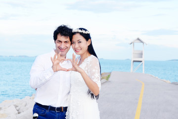 Couples showing love and happy in the midst of nature.