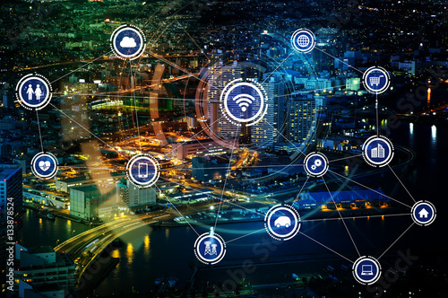 Fotografía smart city and wireless communication network, IoT(Internet of Things), ICT(Info