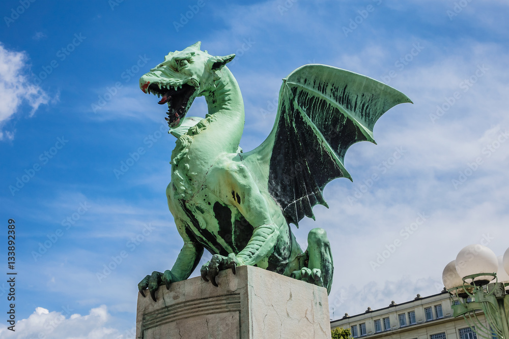 Obraz na płótnie Famous Ljubljana Green dragon at Dragon Bridge. Slovenia. w salonie