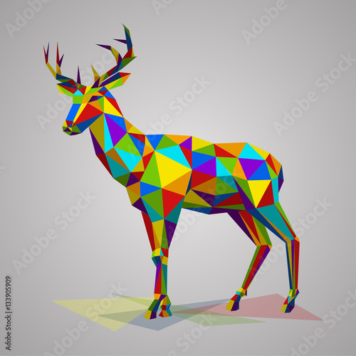 kolorowy-jelen-z-rogami-ilustracja-w-stylu-wielokata-roznobarwny-lasowy-zwierze