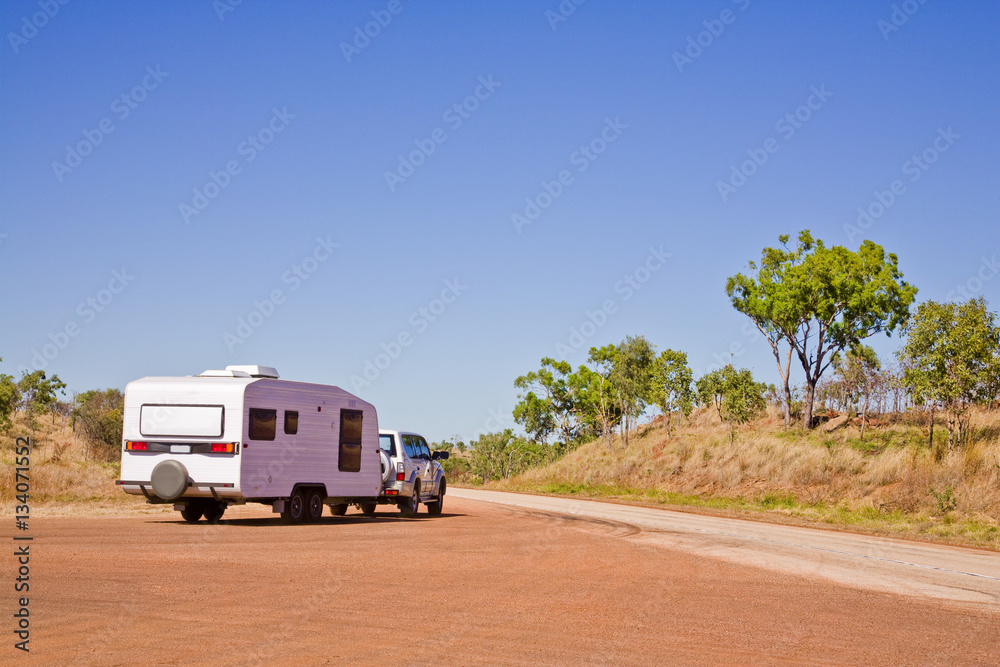 Caravan in Outback Australia - obrazy, fototapety, plakaty 