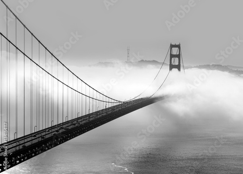 Naklejka most we mgle  mglisty-poranek-na-moscie-golden-gate-w-san-francisco