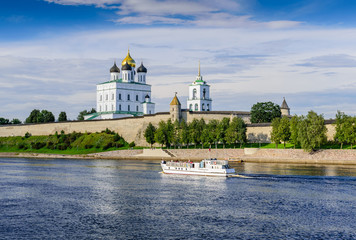 Wall Mural - Ancient Kremlin in Pskov in the summer Sunny day, Russia