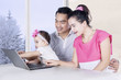 © Creativa Images - Daughter and parents looking at laptop