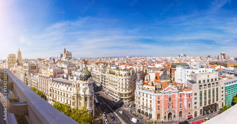 Obraz na płótnie Madrid Skyline. Panorama über die Hauptstadt von Spanien mit Aussicht auf die Gran Via und dem Metropolis Haus. w salonie