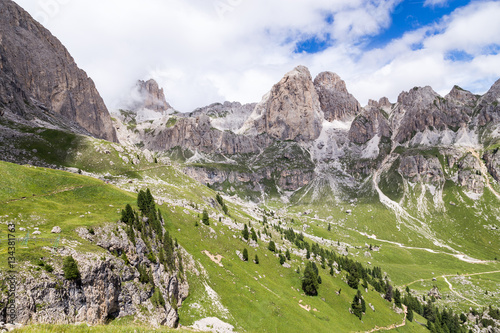 фотография View of the Roda di Vaèl (Rosengarten group) in the Italian Dolomites