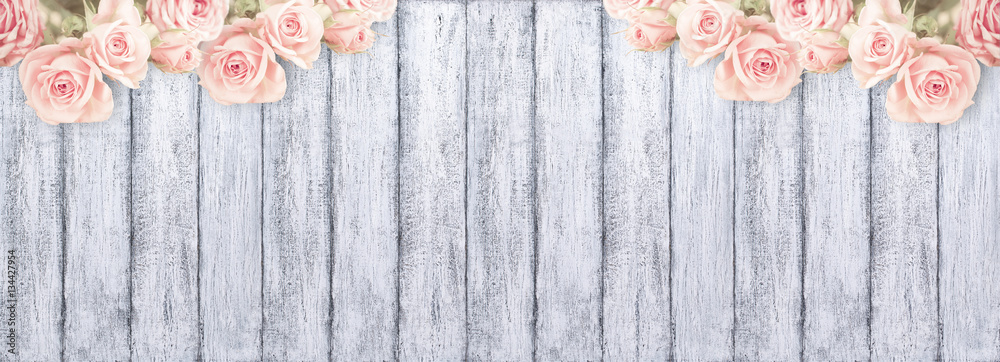 Roses on background of shabby wooden planks with place for text. - obrazy, fototapety, plakaty 