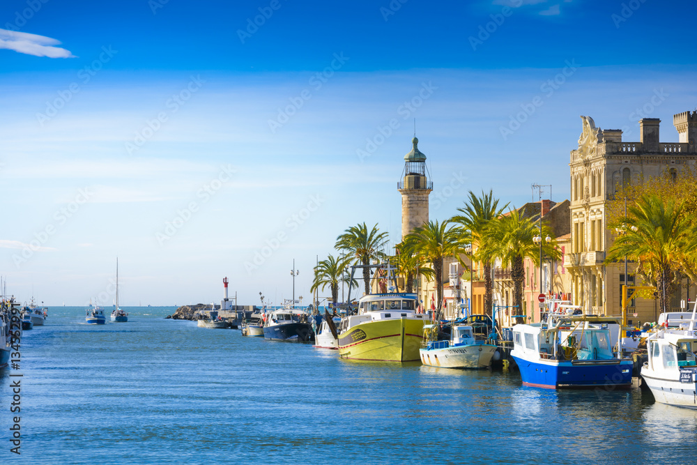 Grau du Roi city and harbor during a sunny day in France - obrazy, fototapety, plakaty 