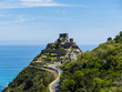 Blick über die Küste von Sant Alessio Sculo und das Castello Saraceno, Sant'Alessio Village, Sizilien, Italien