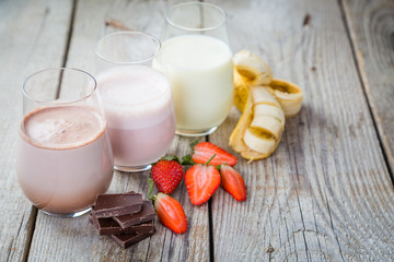 Wall Mural - Selection of flavoured milk - strawberry, chocolate, banana