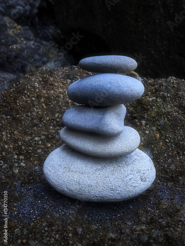 zen-kamienie-stos-kamieni