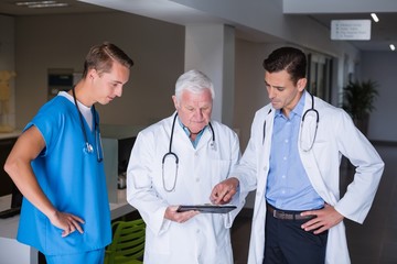 Canvas Print - Doctors discussing over clipboard