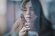 © LauraPeris/ADDICTIVE STOCK - Smoking young woman