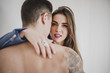 © LauraPeris/ADDICTIVE STOCK - Man embracing woman looking at camera
