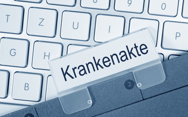 Wall Mural - Krankenakte Ordner auf Computer Tastatur im Büro