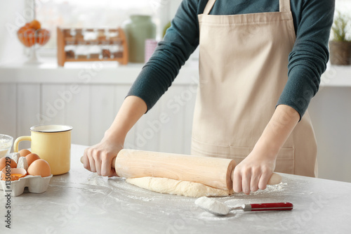 Fotomural Woman preparing dough on table at kitchen