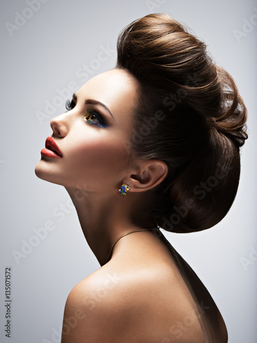 Naklejka ścienna Beautiful woman with style hairstyle