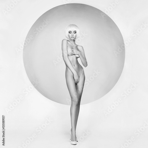 Obraz w ramie Elegant sensual woman on geometric background