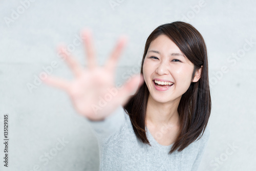 追いかける女性 Stock 写真 Adobe Stock