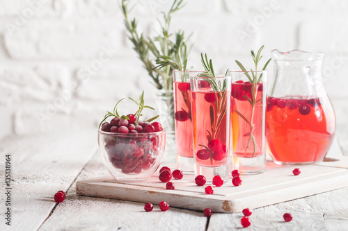 Doppelrollo mit Motiv - Refreshing drink with cranberries (von petrrgoskov)