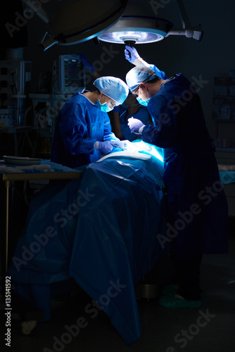 Cuadros en Lienzo Operation in the dark operating room