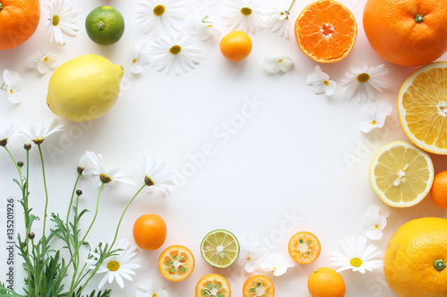 Fotografie, Obraz Frame of various citrus fruits and marguerite flower,top view