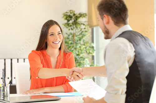 Fotografía Employee and boss handshaking after a job interview