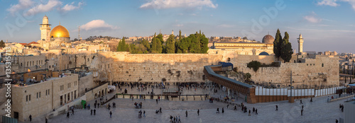 Fotografía Panoramic view of Temple Mount in the old city of Jerusalem at sunset, Israel