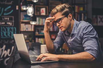 Canvas Print - Guy in the library