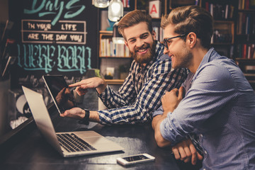 Canvas Print - Guys in the library