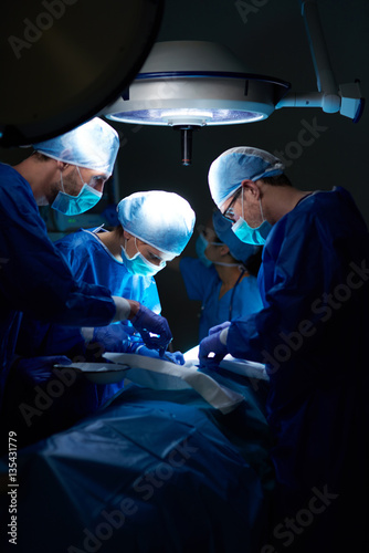 Cuadros en Lienzo Dark surgical room during the operation