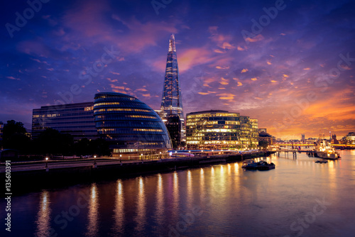 Plakat London skyline sunset City Hall and Shard