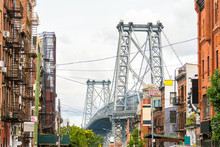 Views To Williamsburg Bridge And Brooklyn Neigborhood, EEUU
